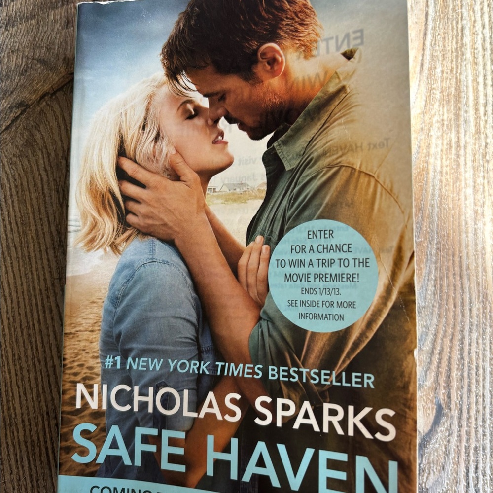 Nicholas Sparks "Safe Haven" Paperback Romance